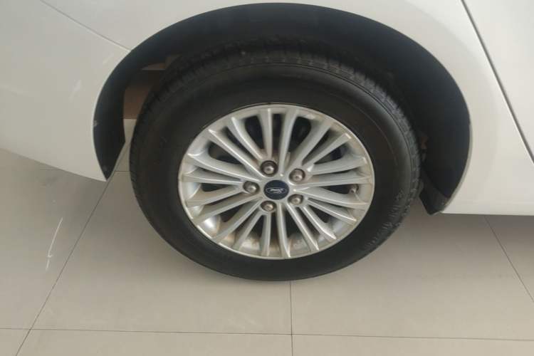 Used Ford Escort 2017 Revised Version 1.5L Automatic Comfort Edition Right Rear Wheel Hub