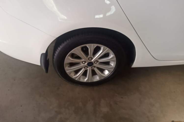 Used Ford Escort 2017 Happiness Edition 1.5L Automatic Fashion Version Right Rear Wheel Hub