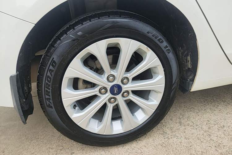 Used Ford Escort 2017 Happiness Edition 1.5L Automatic Fashion Version Right Rear Wheel Hub