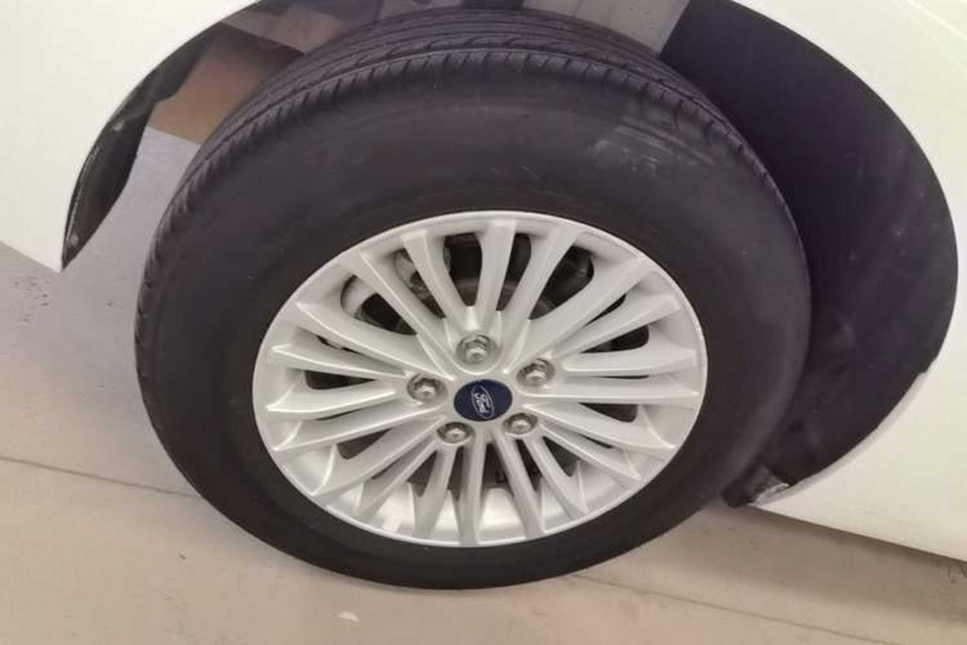 Used Ford Escort 2017 Revised Version 1.5L Automatic Comfort Edition Right Rear Wheel Hub