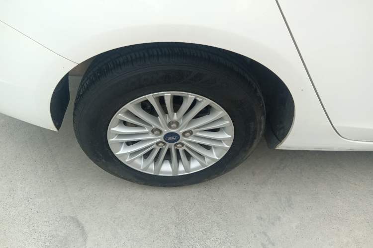 Used Ford Escort 2017 Revised Version 1.5L Manual Comfort Edition Right Rear Wheel Hub