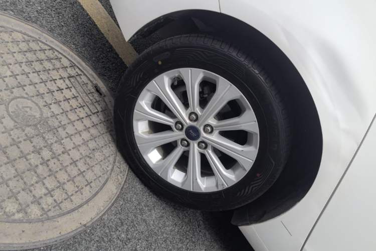Used Ford Escort 2017 Happiness Edition 1.5L Automatic Fashion Version Right Rear Wheel Hub