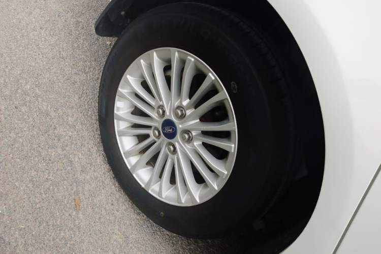 Used Ford Escort 2017 Revised Version 1.5L Automatic Comfort Edition Right Rear Wheel Hub
