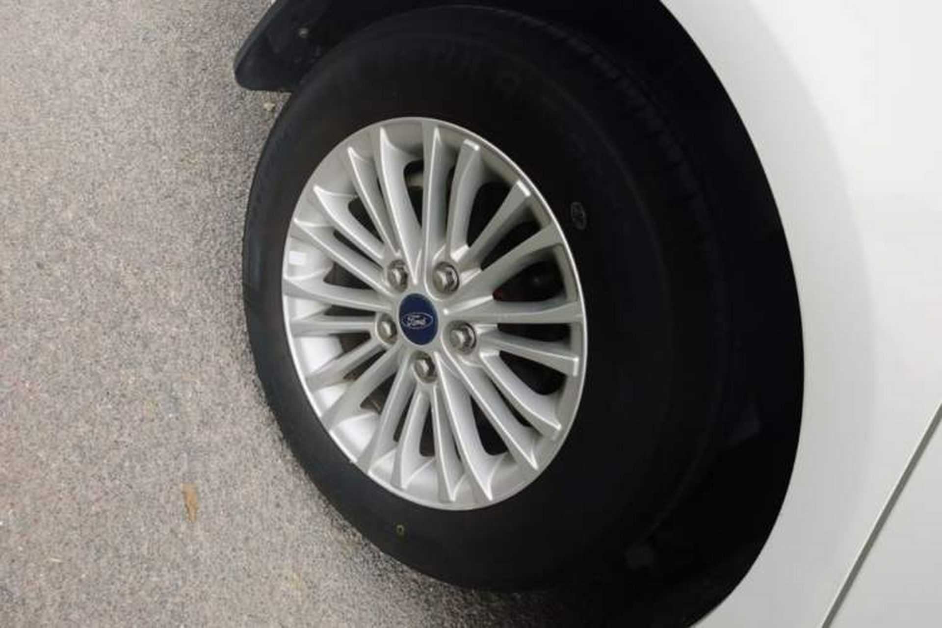 Used Ford Escort 2017 Revised Version 1.5L Automatic Comfort Edition Right Rear Wheel Hub