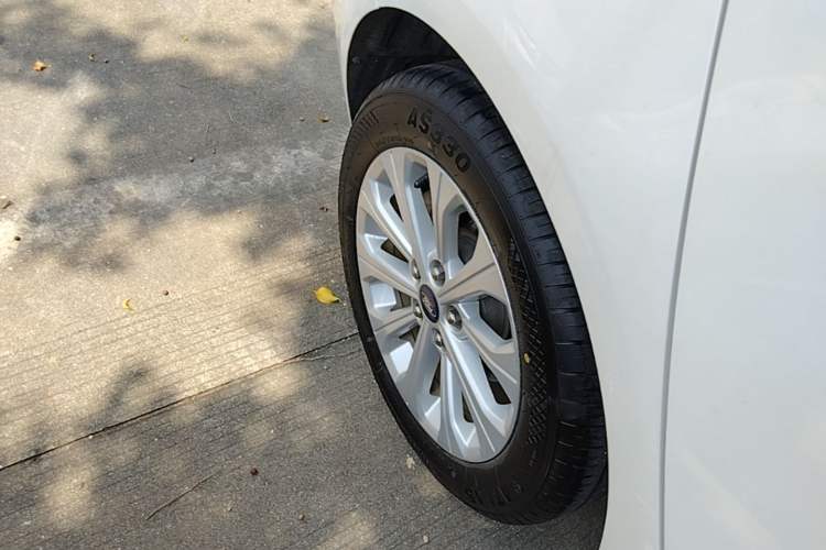 Used Ford Escort 2017 Happiness Edition 1.5L Automatic Fashion Version Right Rear Wheel Hub