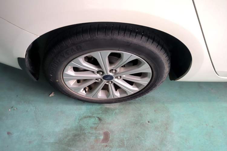 Used Ford Escort 2017 Happiness Edition 1.5L Automatic Fashion Version Right Rear Wheel Hub