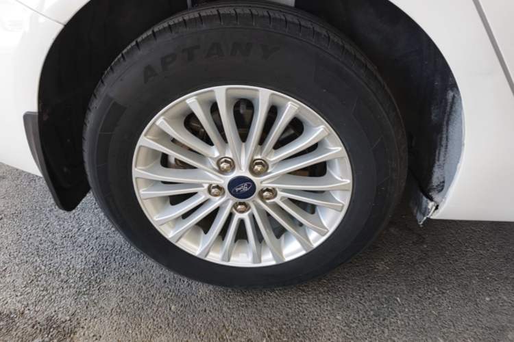 Used Ford Escort 2017 1.5L Manual Comfort Model Right Rear Wheel Hub