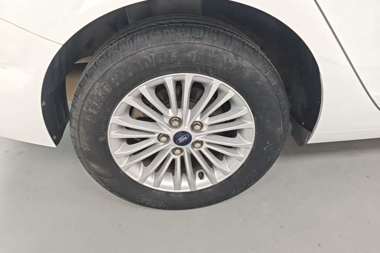 Used Ford Escort 2017 Revised Version 1.5L Automatic Comfort Edition Right Rear Wheel Hub
