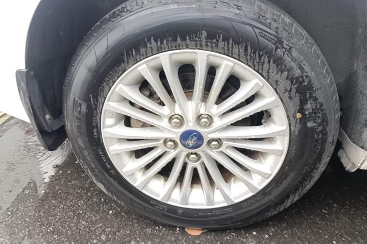 Used Ford Escort 2017 Revised Version 1.5L Automatic Comfort Edition Right Rear Wheel Hub