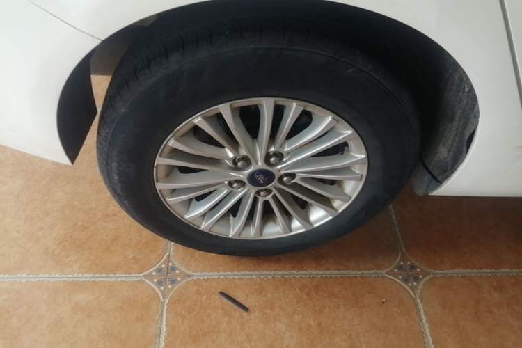 Used Ford Escort 2017 Revised Version 1.5L Manual Comfort Edition Right Rear Wheel Hub