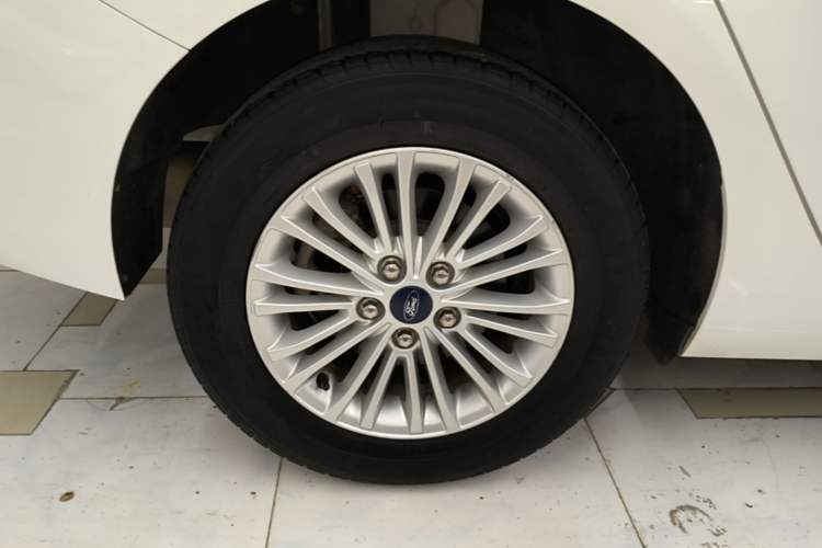 Used Ford Escort 2017 Revised Version 1.5L Manual Comfort Edition Right Rear Wheel Hub