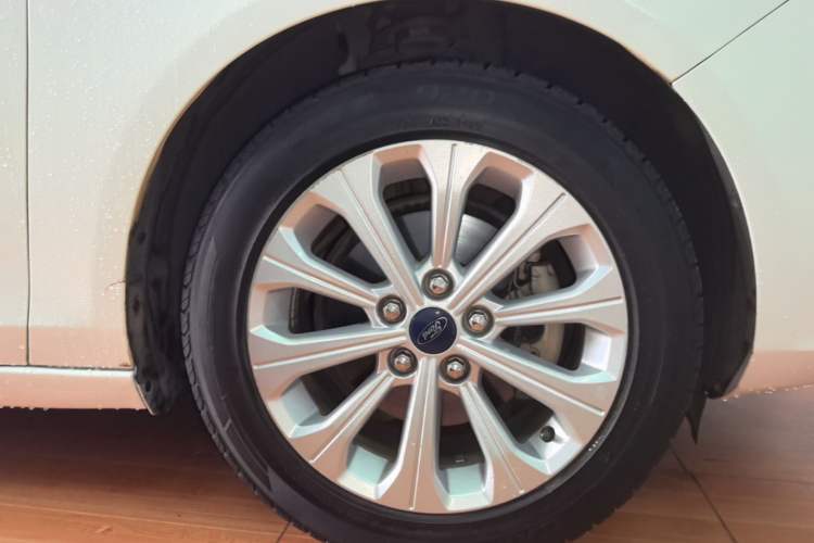 Used Ford Escort 2017 Happiness Edition 1.5L Automatic Fashion Version Right Rear Wheel Hub