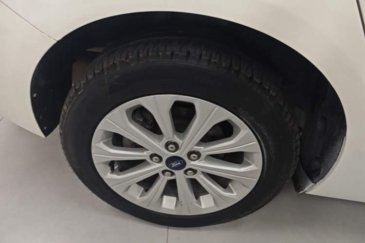 Used Ford Escort 2017 Happiness Edition 1.5L Automatic Fashion Version Right Rear Wheel Hub