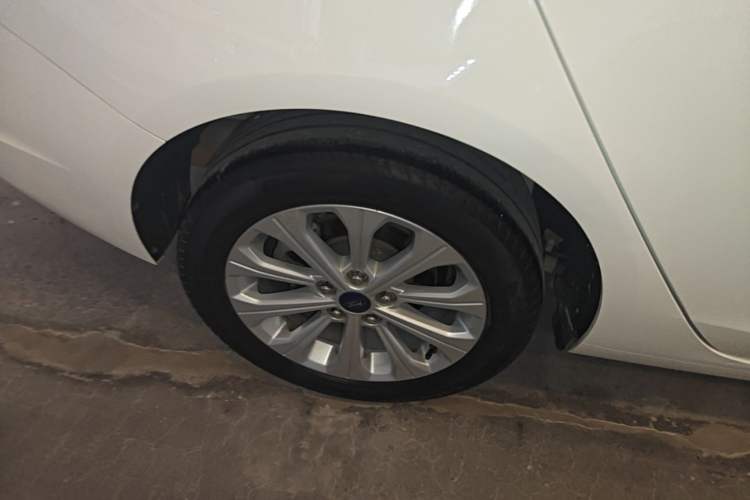 Used Ford Escort 2017 Happiness Edition 1.5L Automatic Fashion Version Right Rear Wheel Hub