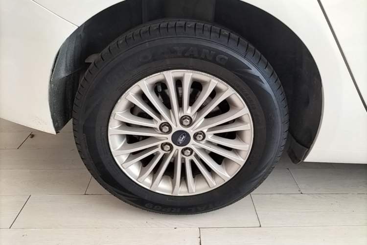 Used Ford Escort 2017 Revised Version 1.5L Automatic Comfort Edition Right Rear Wheel Hub