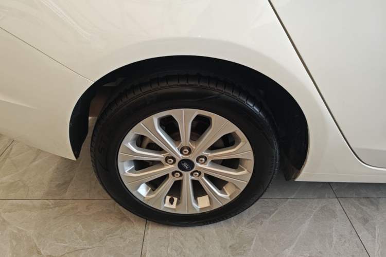Used Ford Escort 2017 Happiness Edition 1.5L Automatic Fashion Version Right Rear Wheel Hub