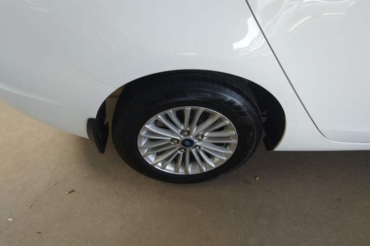 Used Ford Escort 2017 Revised Version 1.5L Manual Comfort Edition Right Rear Wheel Hub