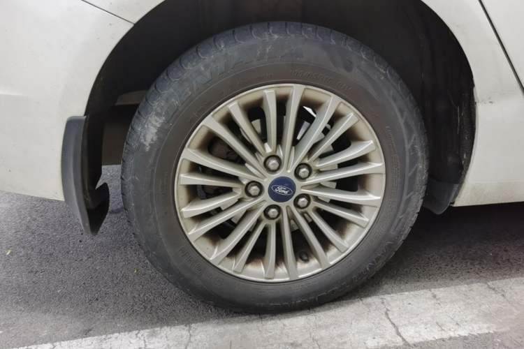 Used Ford Escort 2017 Revised Version 1.5L Automatic Comfort Edition Right Rear Wheel Hub