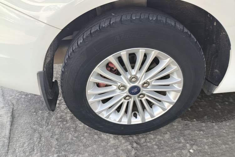 Used Ford Escort 2017 Revised Version 1.5L Automatic Comfort Edition Right Rear Wheel Hub