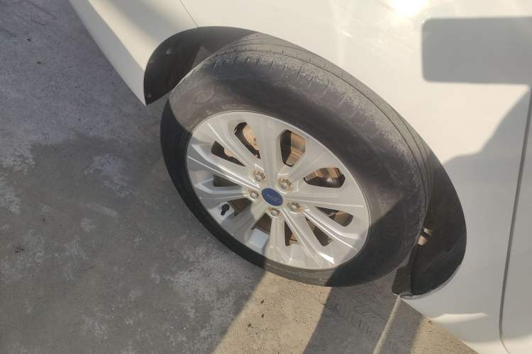 Used Ford Escort 2017 Happiness Edition 1.5L Automatic Fashion Version Right Rear Wheel Hub