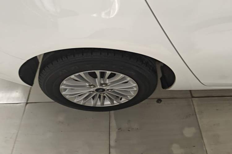 Used Ford Escort 2017 Revised Version 1.5L Automatic Comfort Edition Right Rear Wheel Hub
