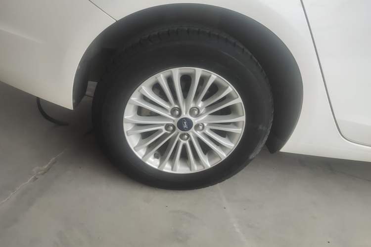 Used Ford Escort 2017 1.5L Manual Comfort Model Right Rear Wheel Hub