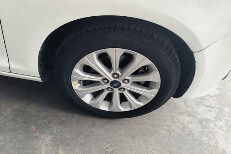 Used Ford Escort 2017 Happiness Edition 1.5L Automatic Fashion Version Right Rear Wheel Hub