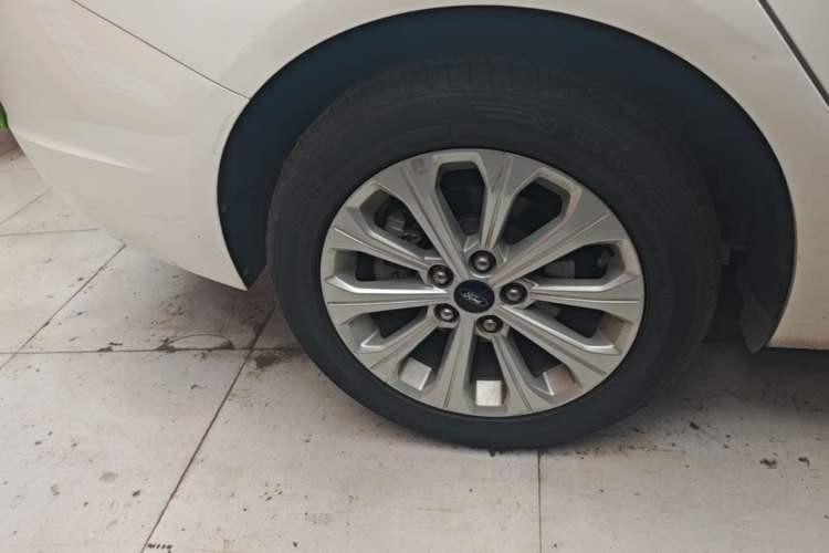 Used Ford Escort 2017 Happiness Edition 1.5L Automatic Fashion Version Right Rear Wheel Hub