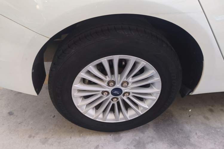 Used Ford Escort 2017 1.5L Automatic Comfort Model Right Rear Wheel Hub