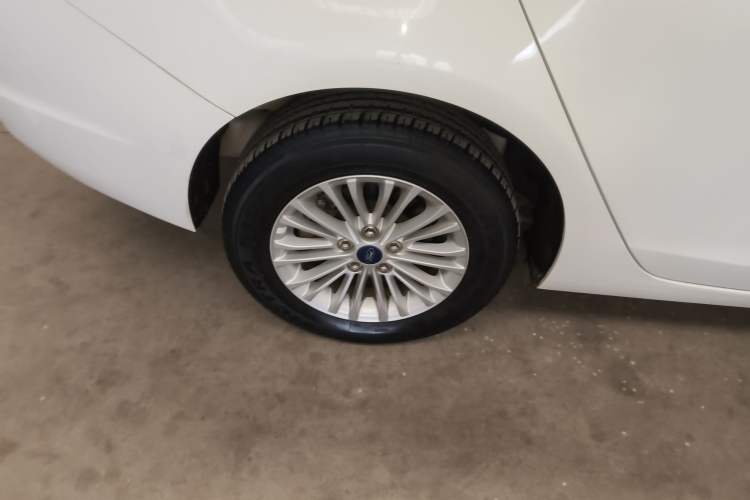 Used Ford Escort 2017 Revised Version 1.5L Manual Comfort Edition Right Rear Wheel Hub