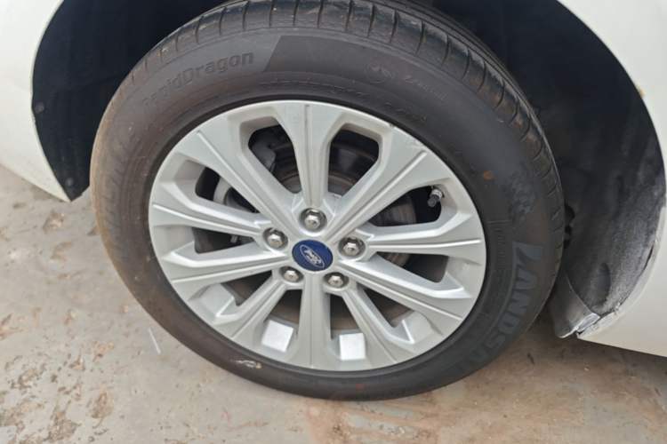 Used Ford Escort 2017 Happiness Edition 1.5L Automatic Fashion Version Right Rear Wheel Hub