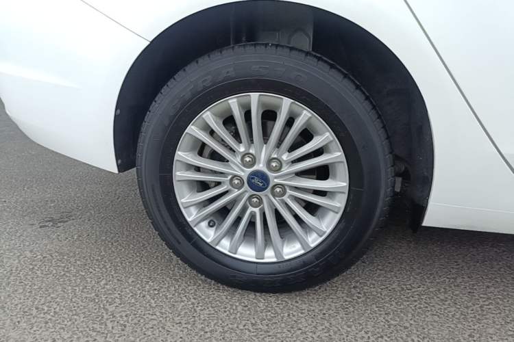 Used Ford Escort 2017 Revised Version 1.5L Manual Comfort Edition Right Rear Wheel Hub