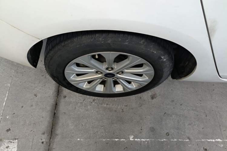 Used Ford Escort 2017 Happiness Edition 1.5L Automatic Fashion Version Right Rear Wheel Hub