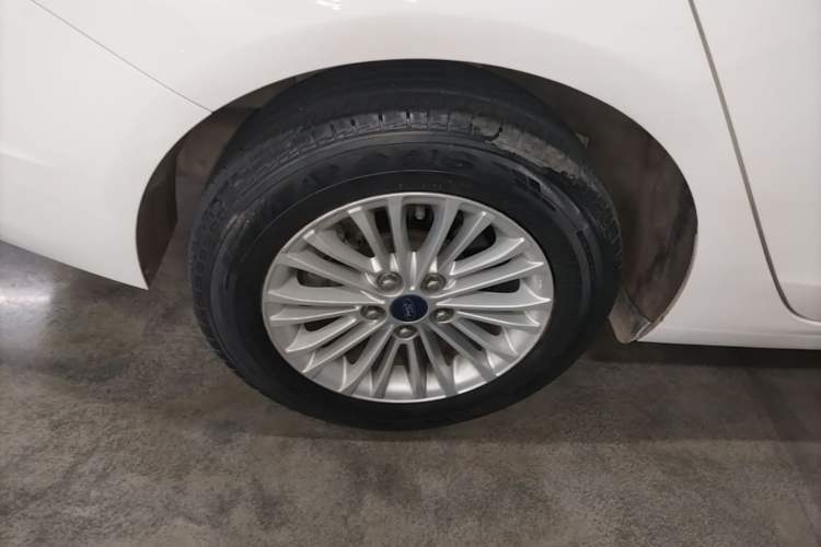 Used Ford Escort 2017 Revised Version 1.5L Automatic Comfort Edition Right Rear Wheel Hub