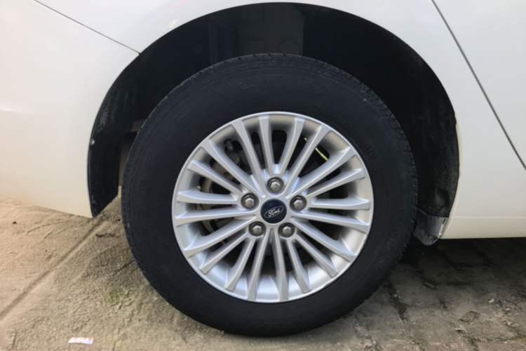 Used Ford Escort 2017 Revised Version 1.5L Automatic Comfort Edition Right Rear Wheel Hub