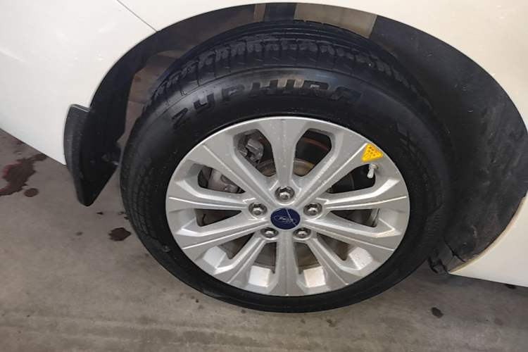 Used Ford Escort 2017 Happiness Edition 1.5L Automatic Fashion Version Right Rear Wheel Hub