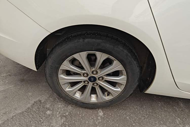 Used Ford Escort 2017 Happiness Edition 1.5L Automatic Fashion Version Right Rear Wheel Hub
