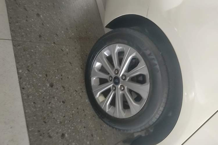 Used Ford Escort 2017 Happiness Edition 1.5L Automatic Fashion Version Right Rear Wheel Hub
