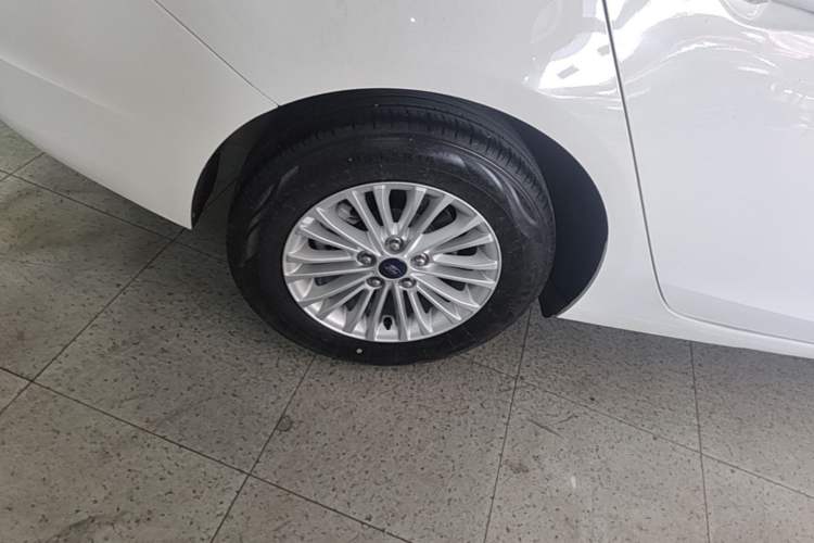 Used Ford Escort 2017 1.5L Automatic Comfort Model Right Rear Wheel Hub