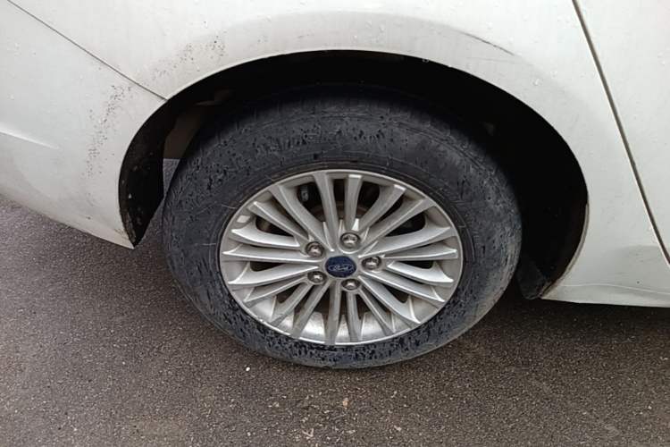 Used Ford Escort 2017 1.5L Automatic Comfort Model Right Rear Wheel Hub