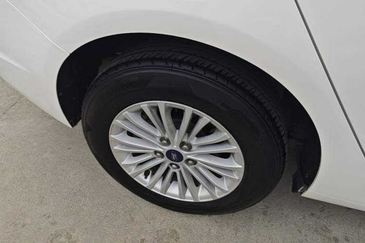 Used Ford Escort 2017 Revised Version 1.5L Automatic Comfort Edition Right Rear Wheel Hub