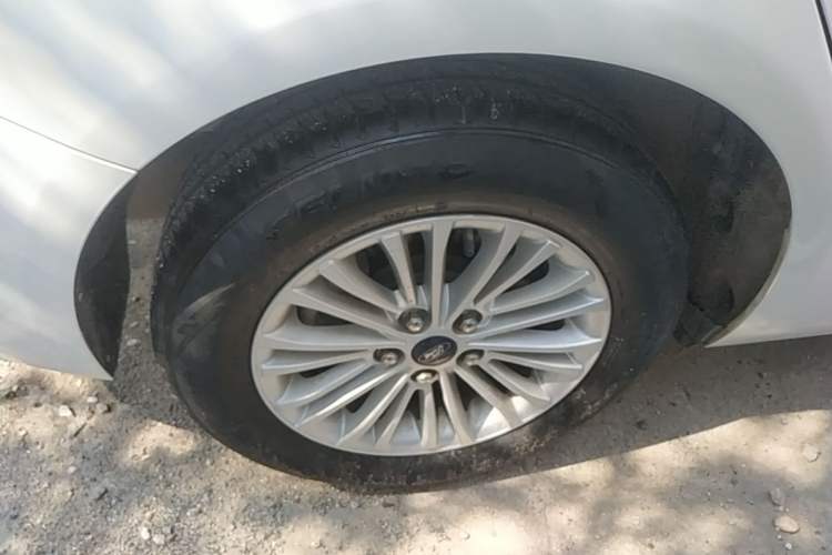 Used Ford Escort 2017 Revised Version 1.5L Manual Comfort Edition Right Rear Wheel Hub