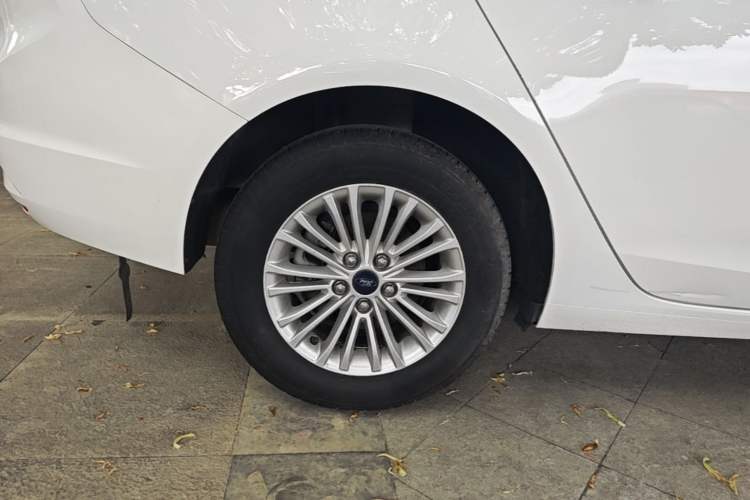 Used Ford Escort 2017 Revised Version 1.5L Manual Comfort Edition Right Rear Wheel Hub