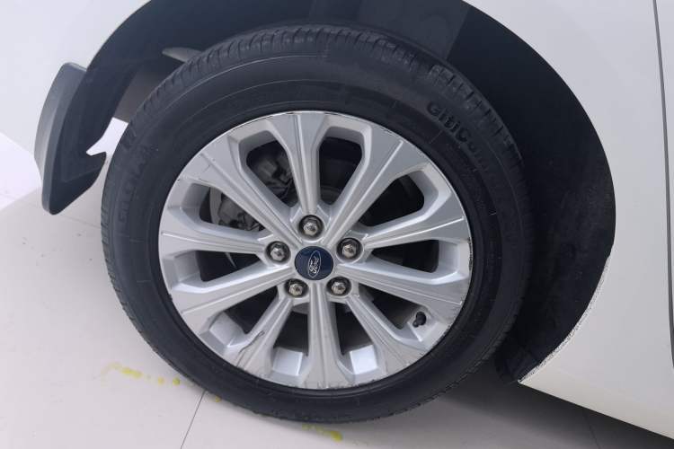 Used Ford Escort 2017 Happiness Edition 1.5L Automatic Fashion Version Right Rear Wheel Hub