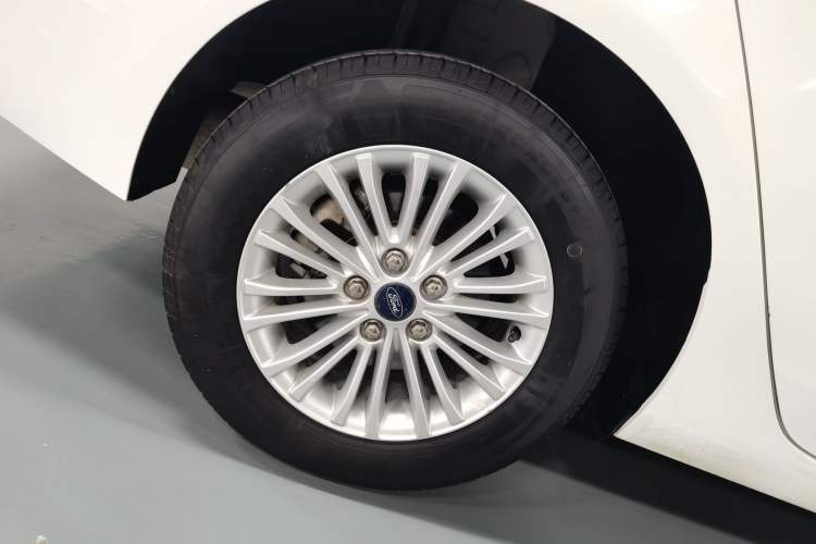 Used Ford Escort 2017 1.5L Automatic Comfort Model Right Rear Wheel Hub