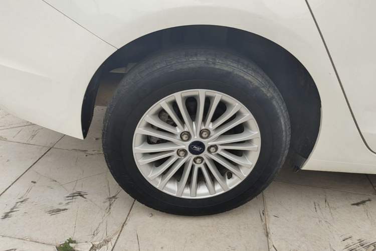 Used Ford Escort 2017 Revised Version 1.5L Automatic Comfort Edition Right Rear Wheel Hub