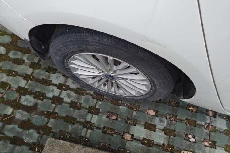 Used Ford Escort 2017 Revised Version 1.5L Automatic Comfort Edition Right Rear Wheel Hub
