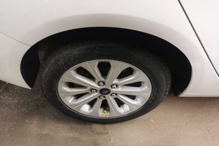 Used Ford Escort 2017 Happiness Edition 1.5L Automatic Fashion Version Right Rear Wheel Hub