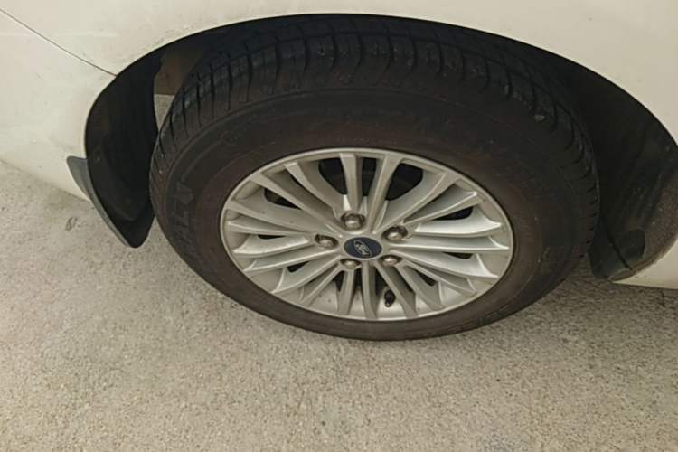 Used Ford Escort 2017 Revised Version 1.5L Automatic Comfort Edition Right Rear Wheel Hub