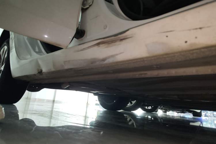 Used Ford Escort 2017 Happiness Edition 1.5L Automatic Fashion Version Right Side Sill